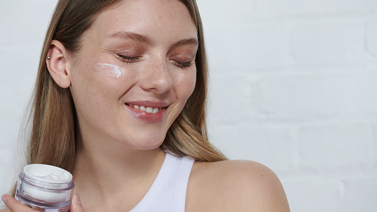 Dag en nachtcremes voor een stralende huid Dag en nachtcremes voor een stralende huid